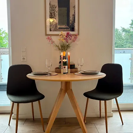 Home & Apart - Stilvolles Apartment In Oldenburg-Kreyenbrueck - Balkon, Parkplatz & Wlan *
