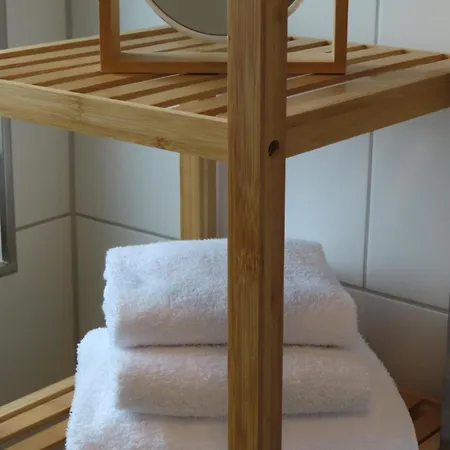 Apartmán Home & Apart - Stilvolles Apartment In Oldenburg-Kreyenbrueck - Balkon, Parkplatz & Wlan