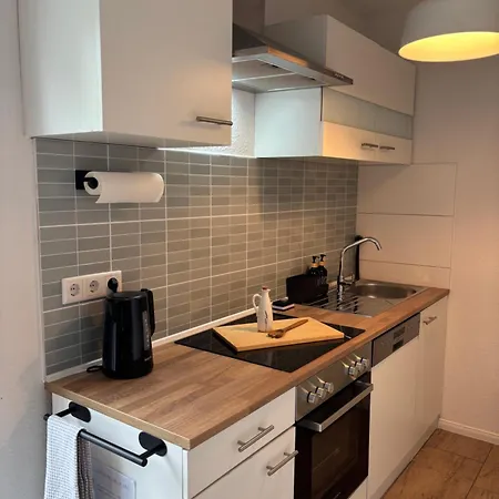 Home & Apart - Stilvolles Apartment In Oldenburg-Kreyenbrueck - Balkon, Parkplatz & Wlan