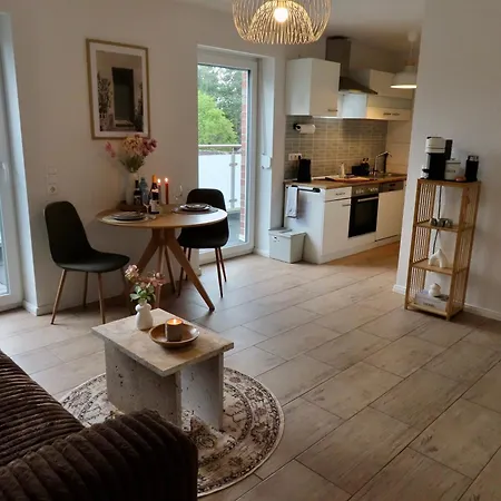 Home & Apart - Stilvolles Apartment In Oldenburg-Kreyenbrueck - Balkon, Parkplatz & Wlan *
