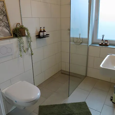 Home & Apart - Stilvolles Apartment In Oldenburg-Kreyenbrueck - Balkon, Parkplatz & Wlan