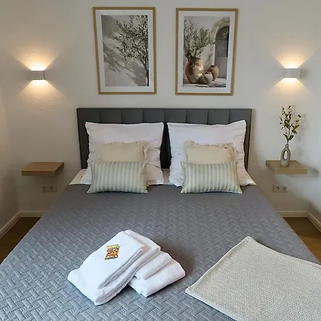 Home & Apart - Stilvolles Apartment In Oldenburg-Kreyenbrueck - Balkon, Parkplatz & Wlan Apartmán Oldenburg